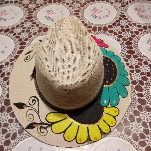 Hand painted hat size large - Picture 3 of 4
